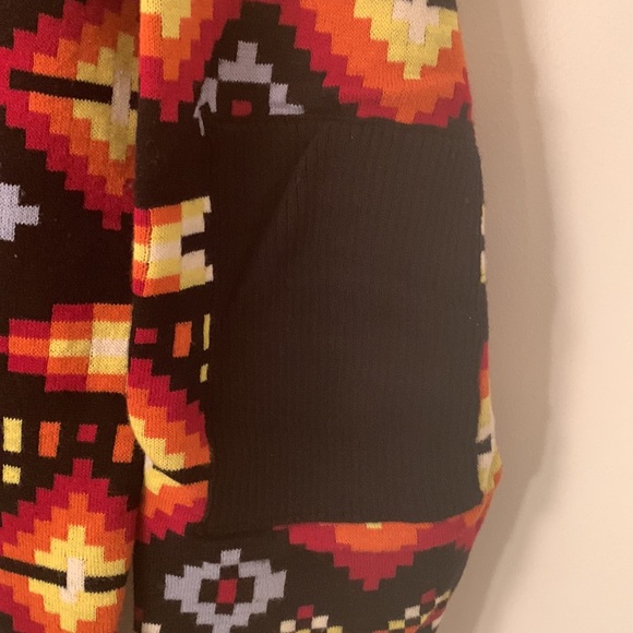 Karmaloop Sovereign Code Mens XL Black-Red-Orange-Yellow-Blue V-neck Sweater - Picture 3 of 4